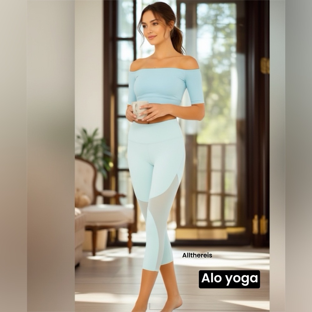 ALO YOGA High waisted Coast Capri S